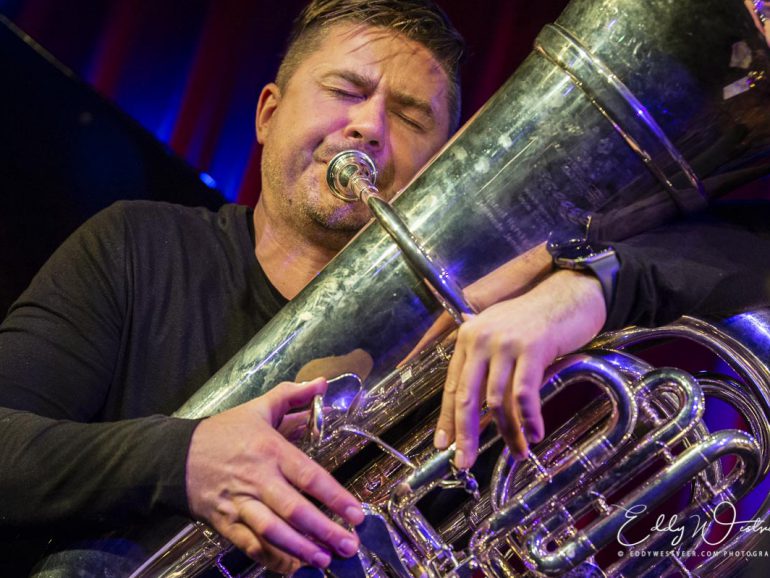 Noorman Daniel Herskedal gromt, klopt en zingt met zijn tuba